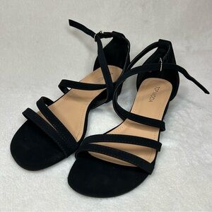 Black Top Moda Sandals Burton 46 with Short Heel
size 7.5 • excellent condition